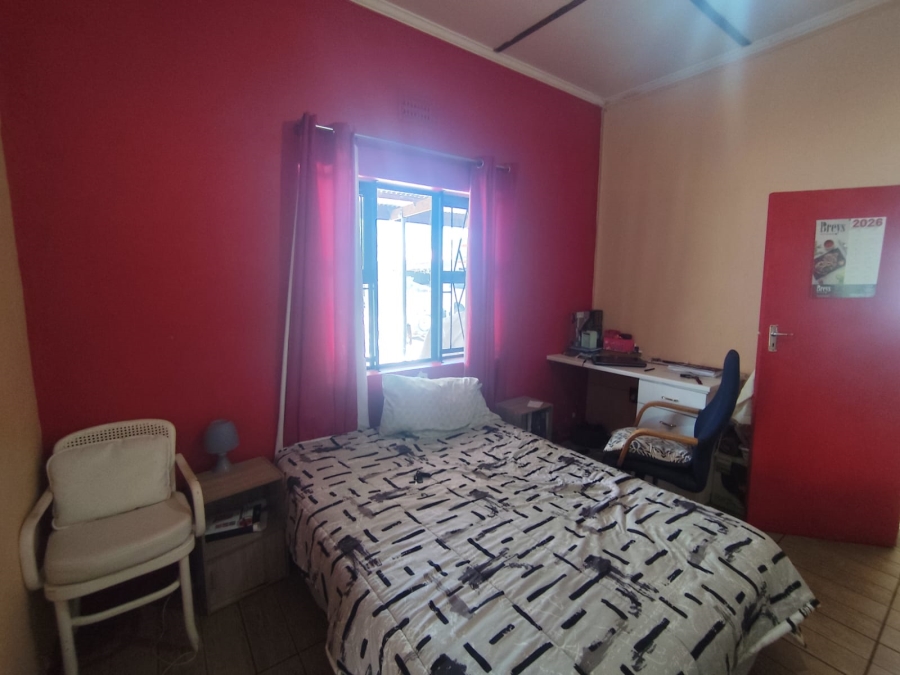 5 Bedroom Property for Sale in Athlone Western Cape